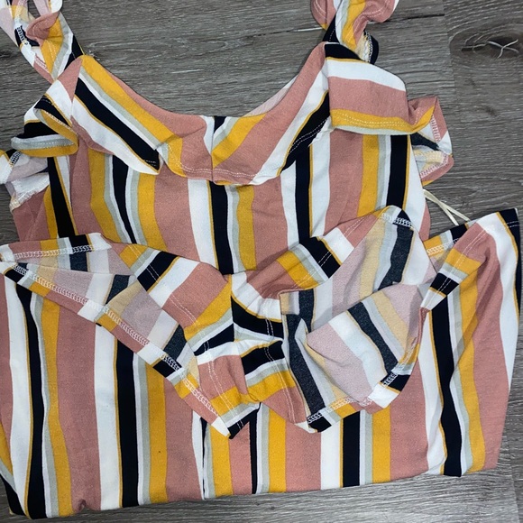 Short Backless romper - Picture 3 of 7